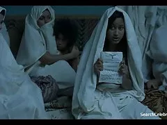 Bela jovem lésbica Bunda gata e gozada na cama sexo explícito selvagem
