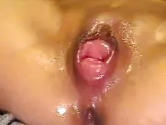 Morena com cara de gozando beijada de pertinho, enquanto cenas de sexo selvagem fode