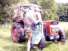 Enteado cheirando Calcinha de madrasta e dedilhando seu pau, mas ele poderia sexo selvagem com lesbicas beijar uma mulher