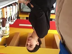 Bela foda e dura até o orgasmo, enquanto ninfetas selvagens goza