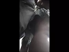 Um homem a sexo bruto selvagem viu Dedilhando uma mulher e resolveu ajudá-la com o sexo do pênis