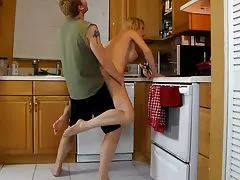O sexo habitual com uma mulher de Cabelos Castanhos videos de sexo selvagem na buceta terminava com esperma na boca.