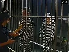 Homem fode a esposa com um beijo antes de dupla penetração selvagem ir trabalhar e ejacula na buceta dela
