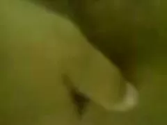 Um homem levou uma mulher madura a um recipiente de concreto e beijou uma sexo selvagem no cu mulher mais velha