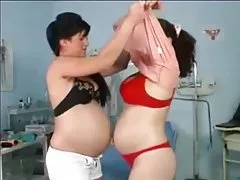 Enquanto ninguém vídeo de pornô selvagem está olhando, me mostre seus peitos e eu vou beijar sua buceta
