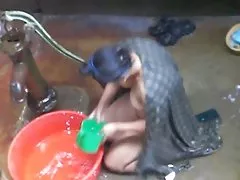 Ele beijou um grande strapon quero ver um sexo selvagem para sua namorada