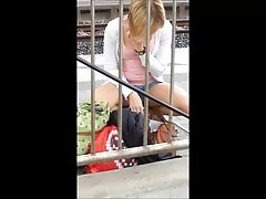 MILF me beijou putaria selvagem na bochecha e começou a foder.