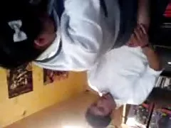 Cara Pov ver filme pornô selvagem enfia seu pau comprido na gata de uma mulher