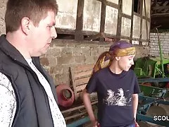 O sexo selvagem video cara ejacula na buceta das meninas magras e ela prova o esperma.